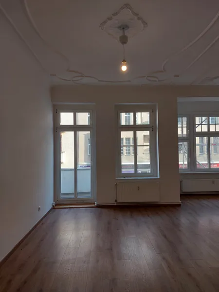 Geräumige und helle Altbauwohnung mit Balkon in Wilhelmstadt zu vermieten! — photo 1